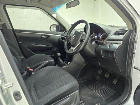 2017-Suzuki-Swift-14-GLS_11