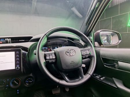 2025-Toyota-Hilux-28-GD-6-Raised-Body-Legend-4x4-Auto-Extended-Cab_9