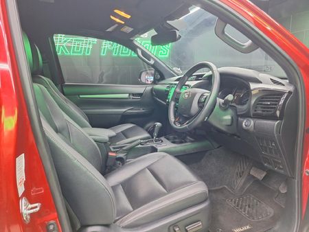 2025-Toyota-Hilux-28-GD-6-Raised-Body-Legend-4x4-Auto-Extended-Cab_13