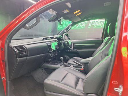 2025-Toyota-Hilux-28-GD-6-Raised-Body-Legend-4x4-Auto-Extended-Cab_16