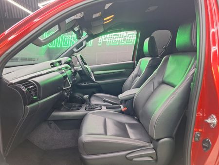 2025-Toyota-Hilux-28-GD-6-Raised-Body-Legend-4x4-Auto-Extended-Cab_17