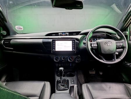 2025-Toyota-Hilux-28-GD-6-Raised-Body-Legend-4x4-Auto-Extended-Cab_8