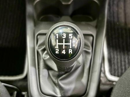 2026-Suzuki-Swift-12-GL_3