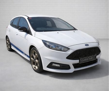 2017-Ford-Focus-20-EcoBoost-ST3_0