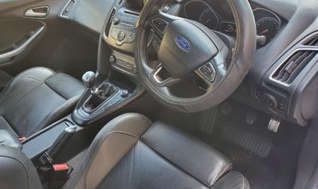 2017-Ford-Focus-20-EcoBoost-ST3_10