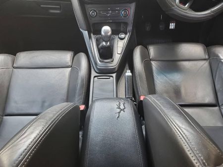 2017-Ford-Focus-20-EcoBoost-ST3_13