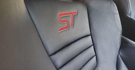 2017-Ford-Focus-20-EcoBoost-ST3_16