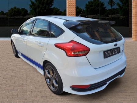 2017-Ford-Focus-20-EcoBoost-ST3_1