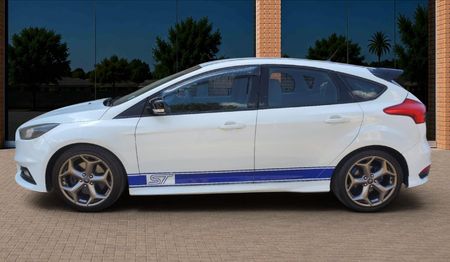 2017-Ford-Focus-20-EcoBoost-ST3_2
