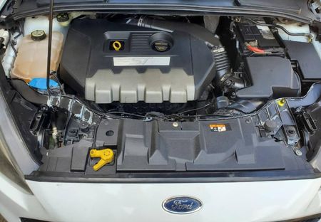 2017-Ford-Focus-20-EcoBoost-ST3_8