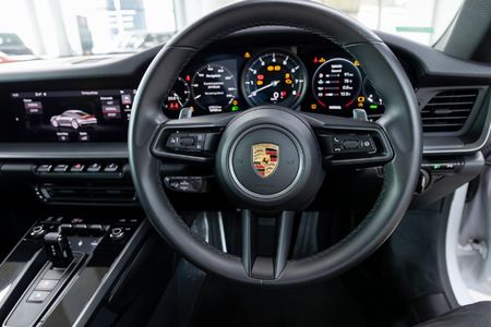 2020-Porsche-911-Carrera_10