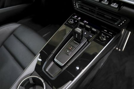 2020-Porsche-911-Carrera_12