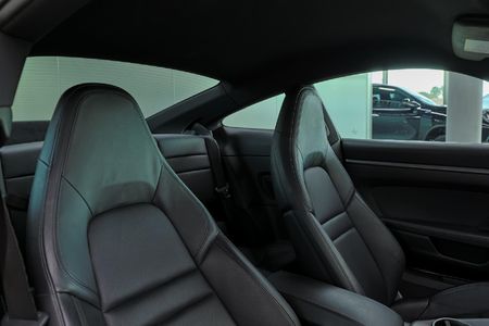 2020-Porsche-911-Carrera_19