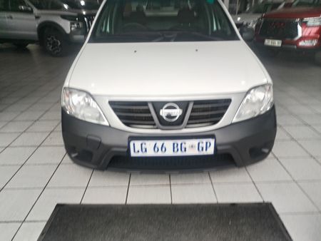 2021-Nissan-NP200-16-AC-Safety-Pack_2