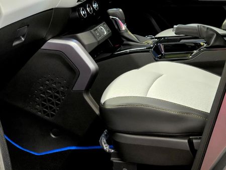 2026-Renault-Kiger-10T-Iconic-CVT-Auto_16