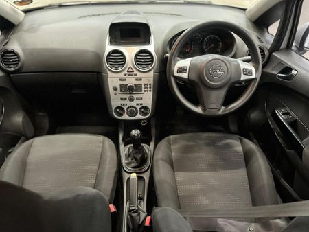 2015-Opel-Corsa-14-Essentia-5-dr_9