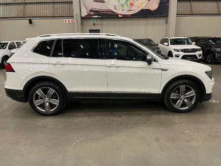 2018-Volkswagen-Tiguan-Allspace-20-TSI-Comfortline-4Motion-Auto-132kW_1