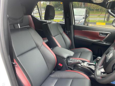 2026-Toyota-Fortuner-28-GD-6-RB-Auto_9
