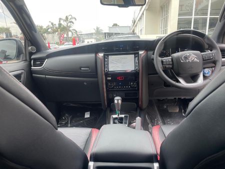 2026-Toyota-Fortuner-28-GD-6-RB-Auto_11