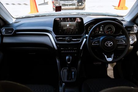 2026-Toyota-Urban-Cruiser-15-XR-Auto_9