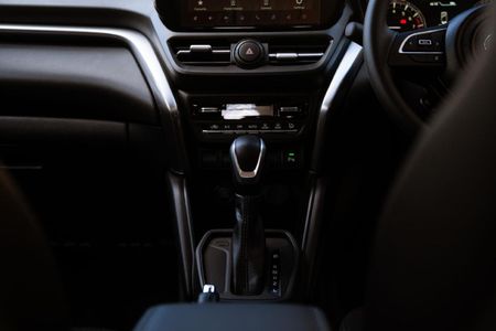 2026-Toyota-Urban-Cruiser-15-XR-Auto_6