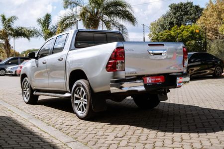 2017-Toyota-Hilux-28-GD-6-Raider-4x4-Double-Cab-Auto_4