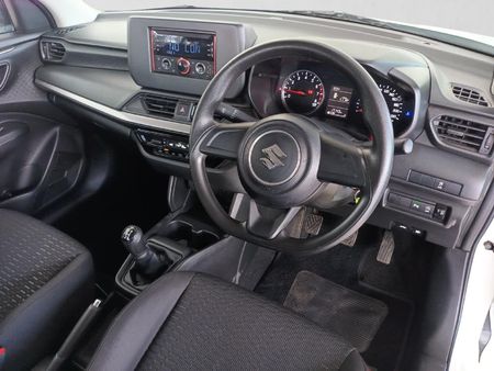 2025-Suzuki-Swift-12-GL_9