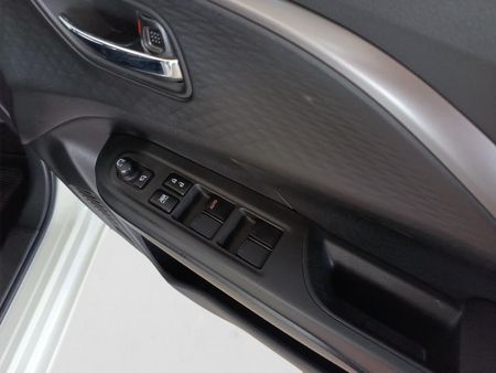 2025-Suzuki-Swift-12-GL_11