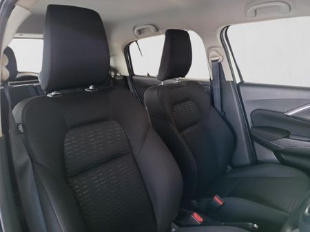 2025-Suzuki-Swift-12-GL_12