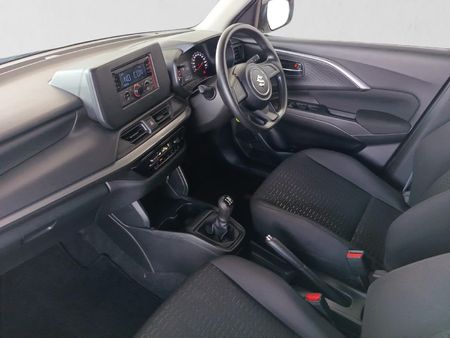 2025-Suzuki-Swift-12-GL_15