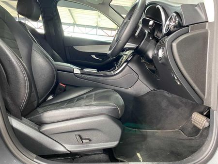2021-Mercedes-Benz-GLC-220d-4Matic_11