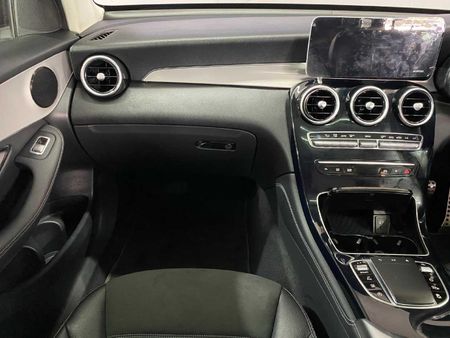 2021-Mercedes-Benz-GLC-220d-4Matic_14