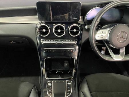 2021-Mercedes-Benz-GLC-220d-4Matic_17