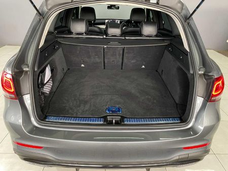 2021-Mercedes-Benz-GLC-220d-4Matic_18