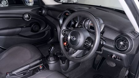 2018-MINI-Hatch-One-15T-5-dr-Auto_10