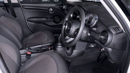 2018-MINI-Hatch-One-15T-5-dr-Auto_11