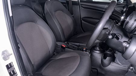 2018-MINI-Hatch-One-15T-5-dr-Auto_13