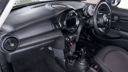 2018-MINI-Hatch-One-15T-5-dr-Auto_16