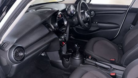 2018-MINI-Hatch-One-15T-5-dr-Auto_17