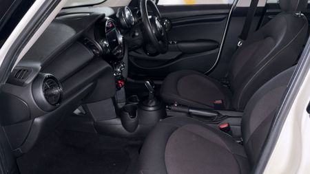 2018-MINI-Hatch-One-15T-5-dr-Auto_18