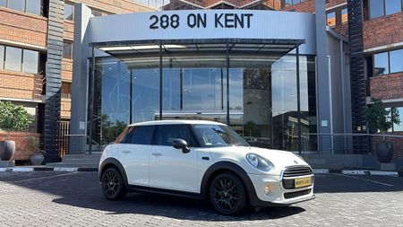 2018-MINI-Hatch-One-15T-5-dr-Auto_4