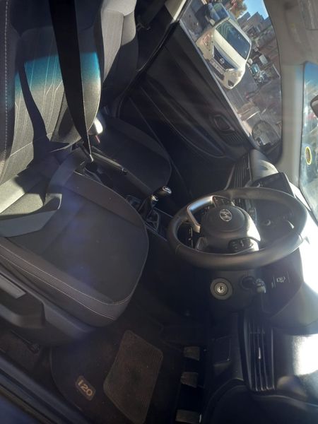2023-Hyundai-i20-10-TGDI-Fluid_8