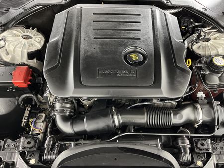 2016-Jaguar-XF-20-D-R-Sport_12