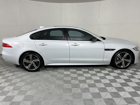 2016-Jaguar-XF-20-D-R-Sport_16