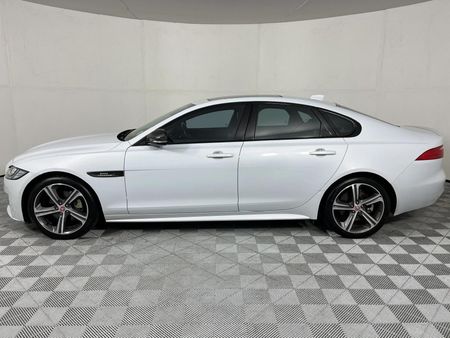 2016-Jaguar-XF-20-D-R-Sport_18