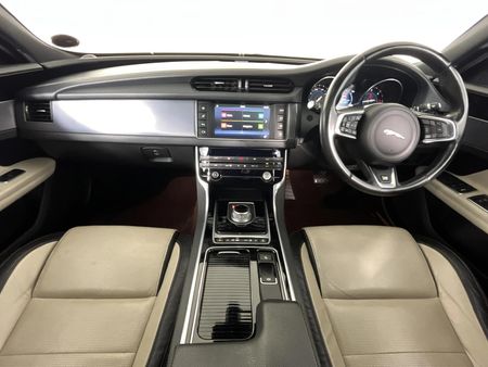 2016-Jaguar-XF-20-D-R-Sport_1