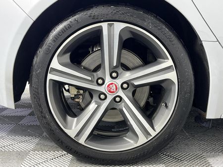 2016-Jaguar-XF-20-D-R-Sport_7