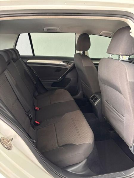 2015-Volkswagen-Golf-VII-14-TSI-Comfortline_9