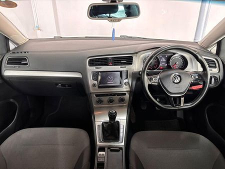 2015-Volkswagen-Golf-VII-14-TSI-Comfortline_10