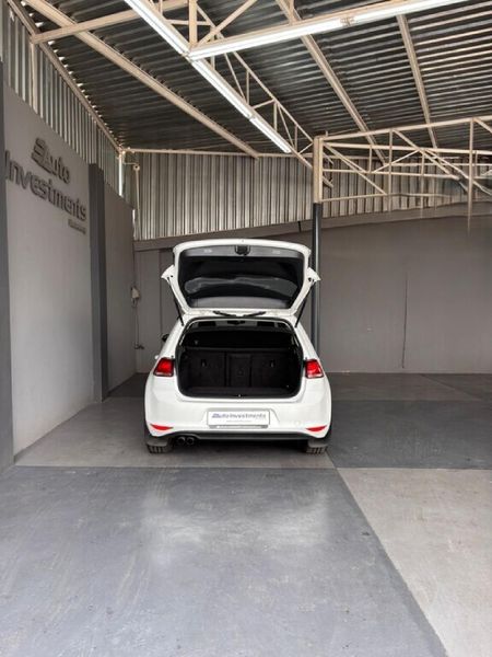 2015-Volkswagen-Golf-VII-14-TSI-Comfortline_14